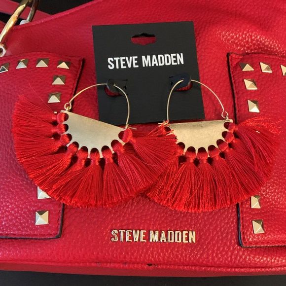Steve Madden B Tammie Red Bucket Purse with half disc tassel hoop earrings - Picture 5 of 12